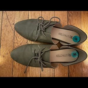 Cut Out Olive Oxford Flats- Size 8